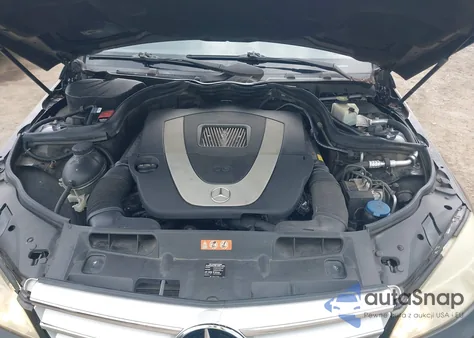 2010 Mercedes-Benz C 300 Luxury/Sport z USA, uszkodzony, nr VIN WDDGF5EB4AR095184